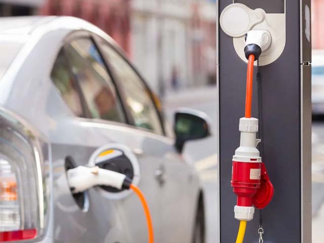 新能源汽车伴侣 - 直流充电桩和交流充电桩的区别